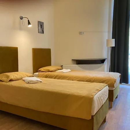 Aparthotel Hello *